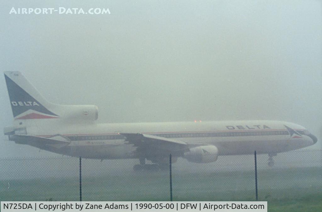 N725DA, 1979 Lockheed L-1011-385-1 TriStar C/N 193C-1162, Sometimes it does rain at the airport...This aircraft was reported scrapped in 2002 but also reported used for movie 
