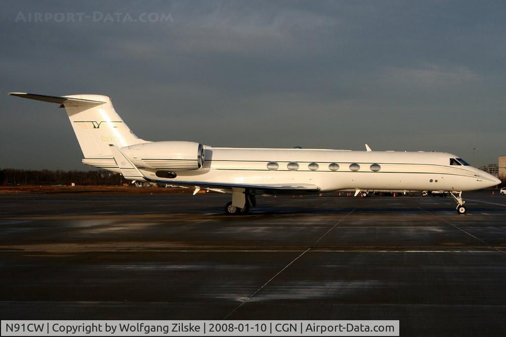 N91CW, 1998 Gulfstream Aerospace G-V C/N 543, visitor