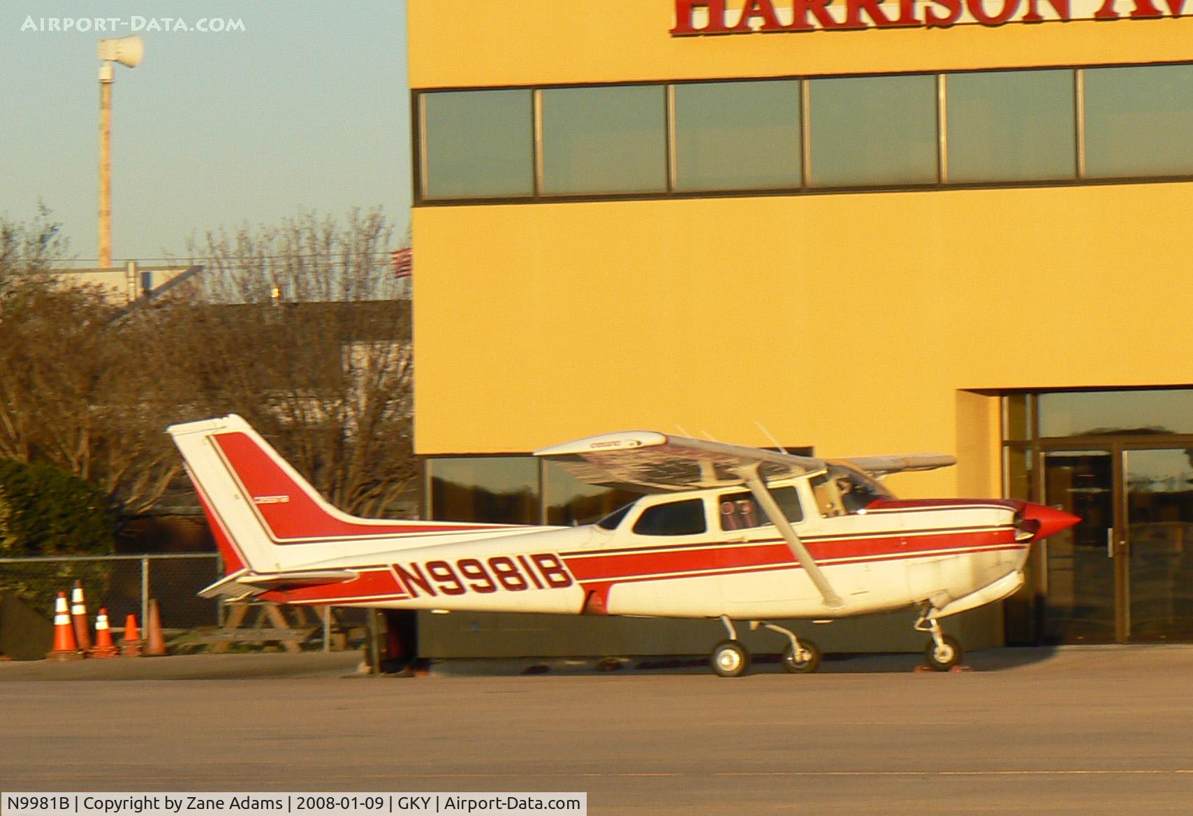 N9981B, 1983 Cessna 172RG Cutlass RG C/N 172RG1105, At Arlington Municipal