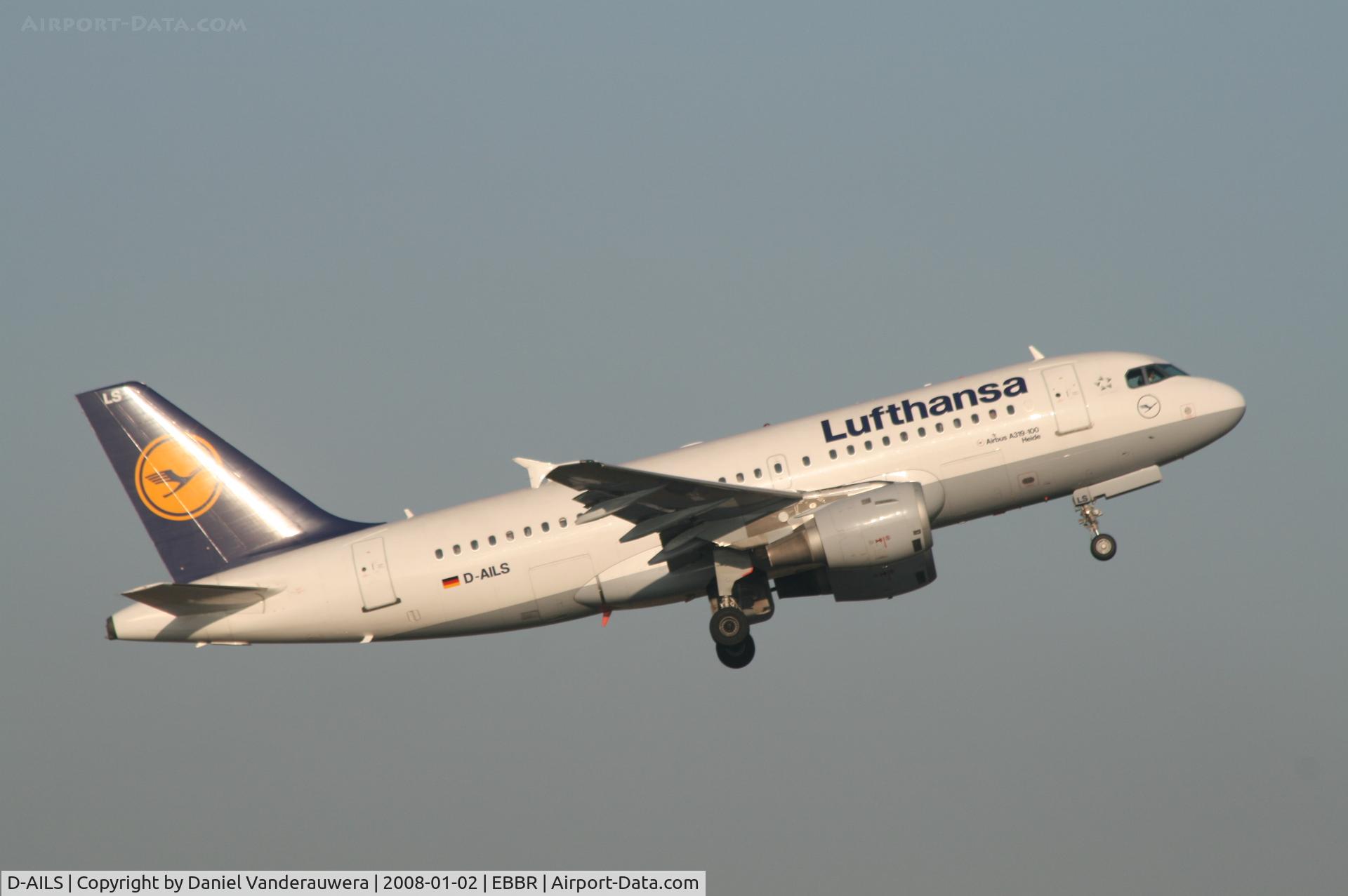 D-AILS, 1997 Airbus A319-114 C/N 729, flight LH4573 is taking off from rwy 07R