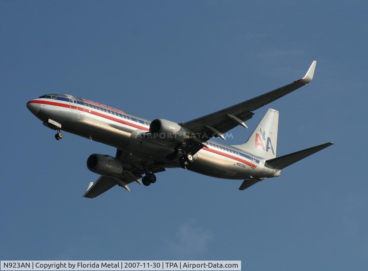 N923AN, 1999 Boeing 737-823 C/N 29524, American