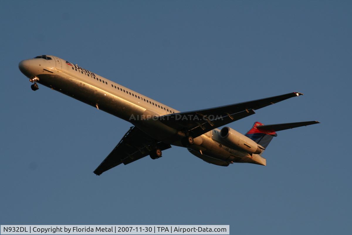 N932DL, 1989 McDonnell Douglas MD-88 C/N 49719, Delta