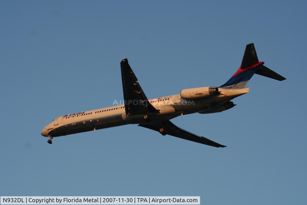 N932DL, 1989 McDonnell Douglas MD-88 C/N 49719, Delta