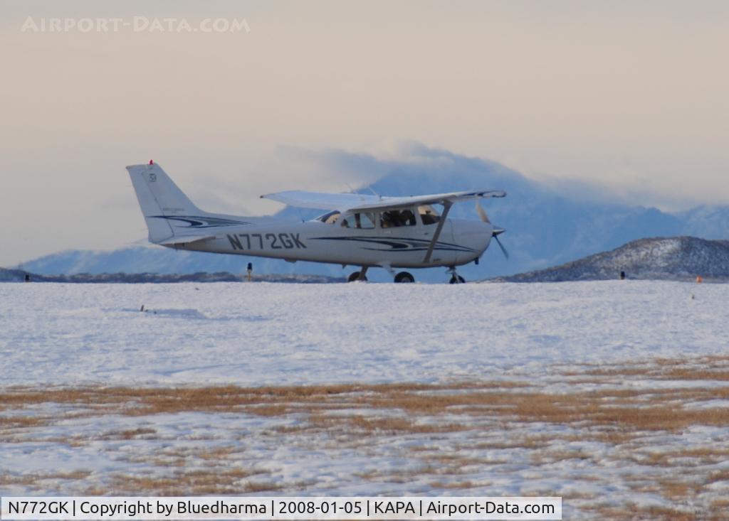 N772GK, 2005 Cessna 172S C/N 172S9885, Cleared for Takeoff on 17L. Pikes Peak in the distance.