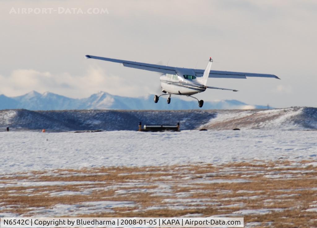 N6542C, 1980 Cessna T210N Turbo Centurion C/N 21063913, Landing on 17L in High Winds... Very High Winds...