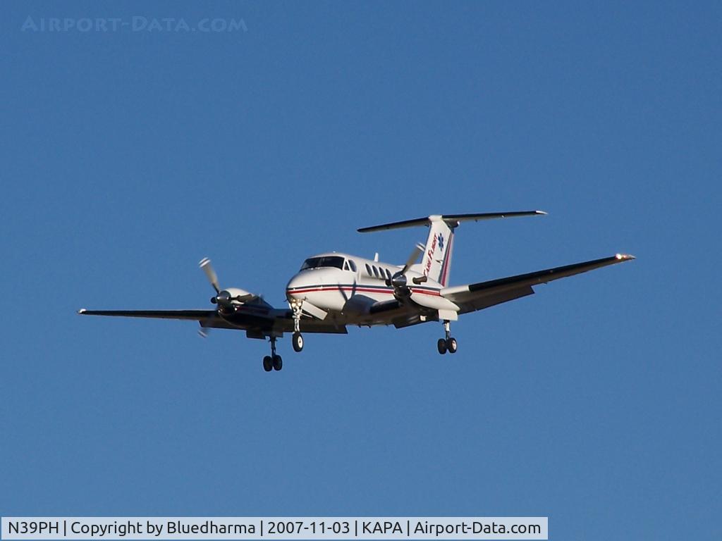 N39PH, 1979 Beech 200C Super King Air C/N BL-3, Approach to 17L.