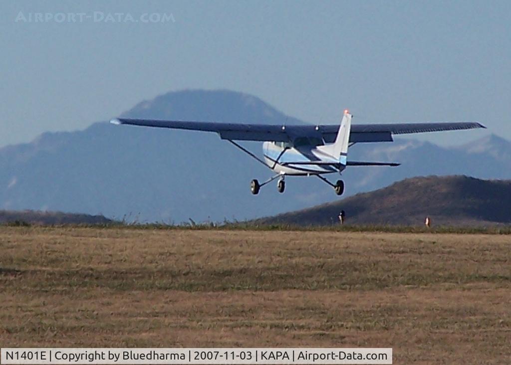 N1401E, 1978 Cessna 172N C/N 17270986, Landing on 17L. Pikes Peak in the distance.