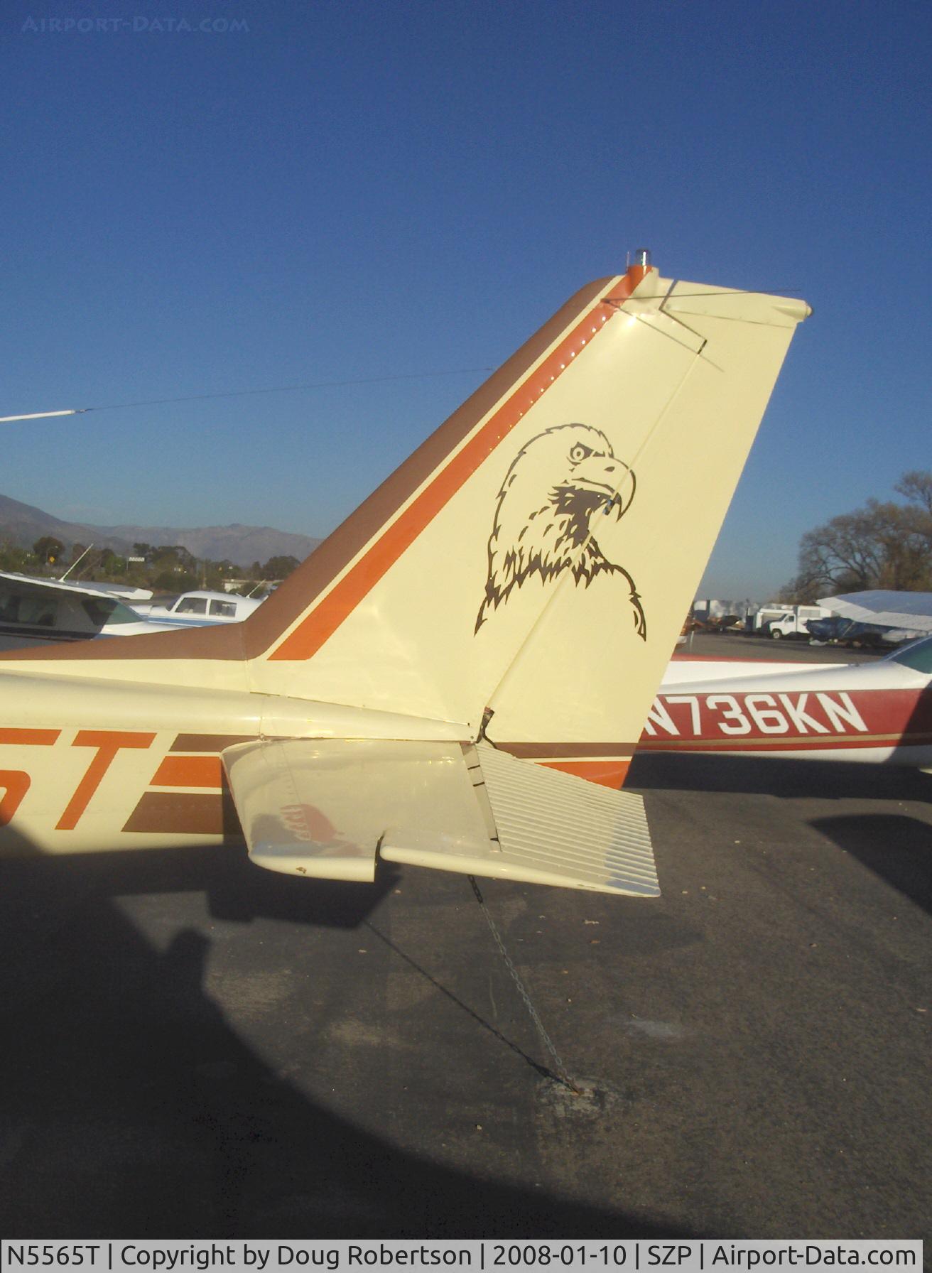 N5565T, 1964 Cessna 172E C/N 17251465, 1964 Cessna 172E, Continental O-300 145 Hp, tail logo