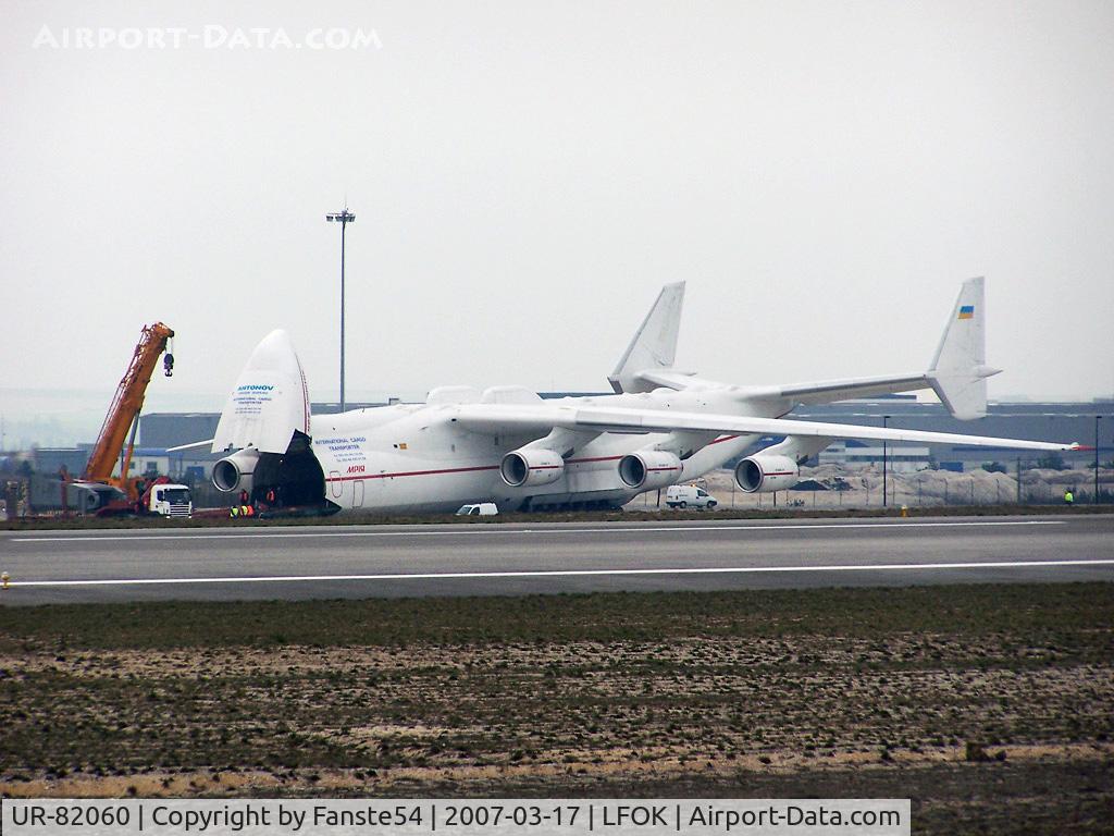 UR-82060, 1988 Antonov An-225 Mriya C/N 19530503763, The first time I see it!