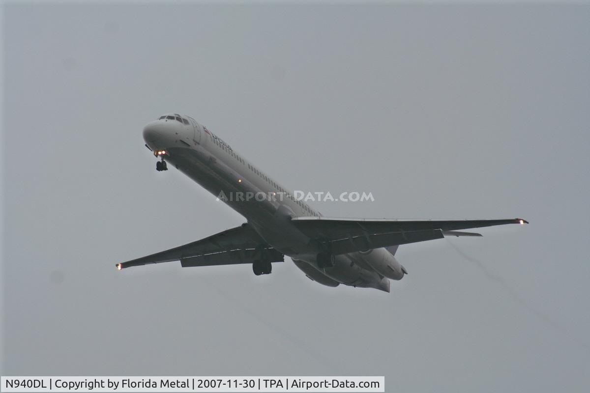 N940DL, 1989 McDonnell Douglas MD-88 C/N 49813, Delta