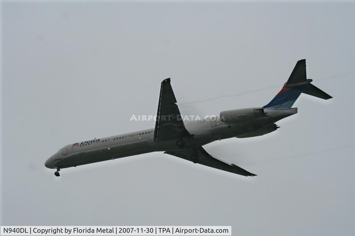 N940DL, 1989 McDonnell Douglas MD-88 C/N 49813, Delta