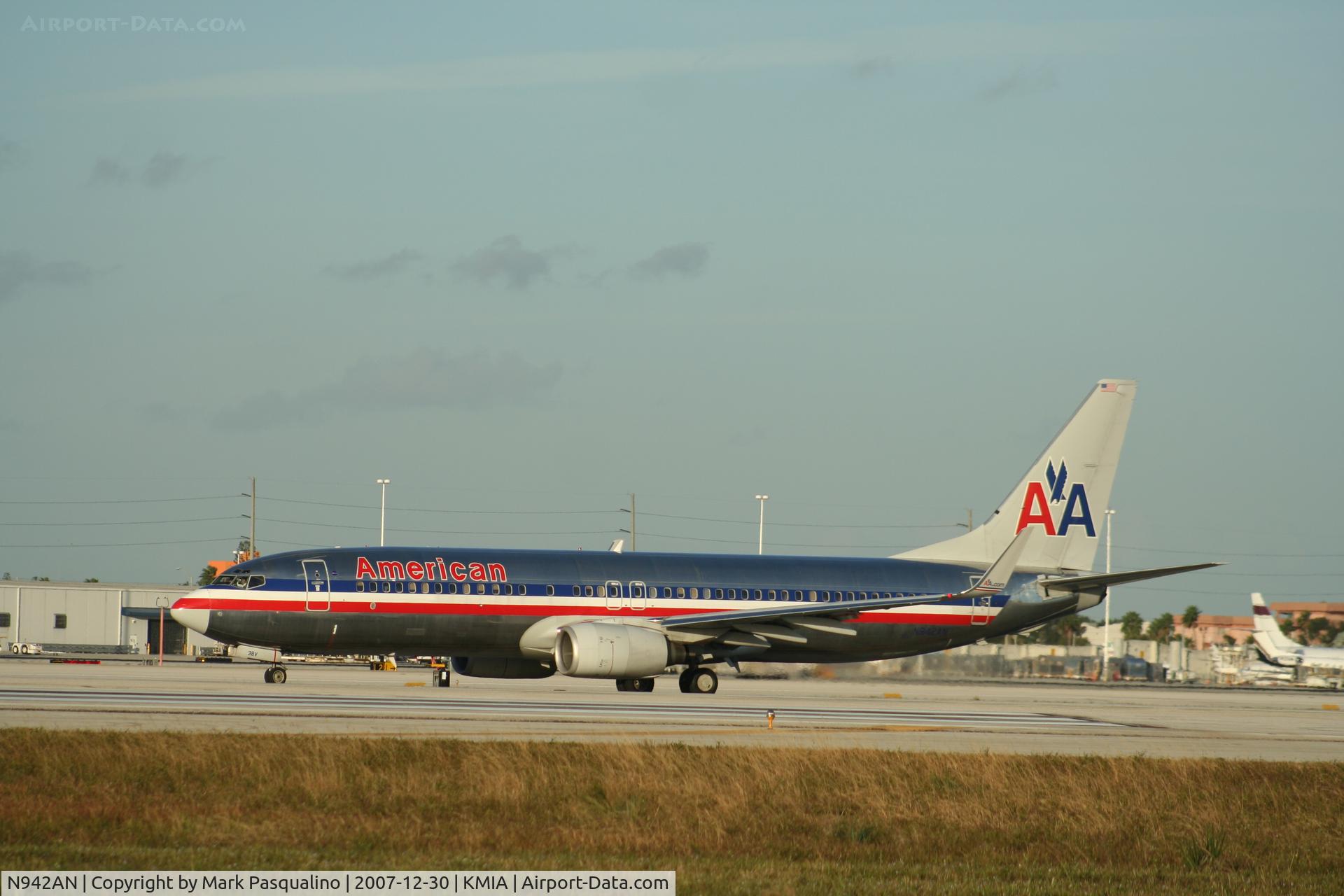 N942AN, 2000 Boeing 737-823 C/N 30084, Boeing 737-800