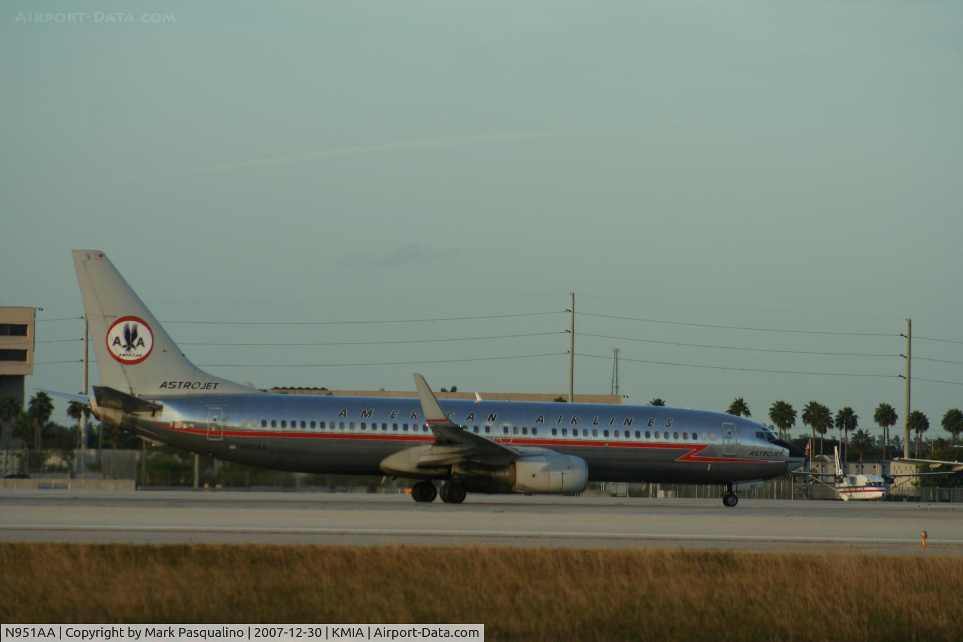 N951AA, 2000 Boeing 737-823 C/N 29538, Boeing 737-800
