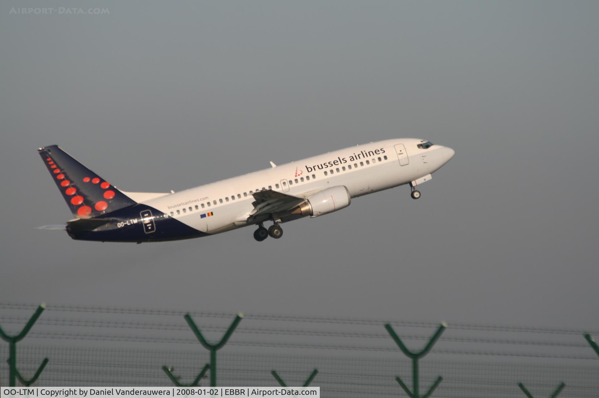 OO-LTM, 1991 Boeing 737-3M8 C/N 25070, flight SN3747 is taking off from rwy 07R