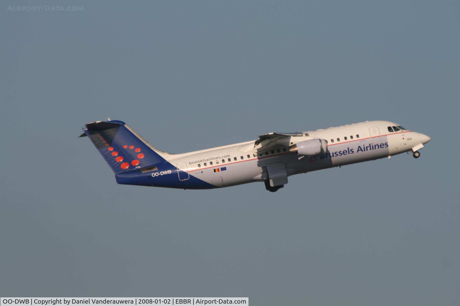 OO-DWB, 1997 British Aerospace Avro 146-RJ100 C/N E3315, flight SN2583 is taking off from rwy 07R