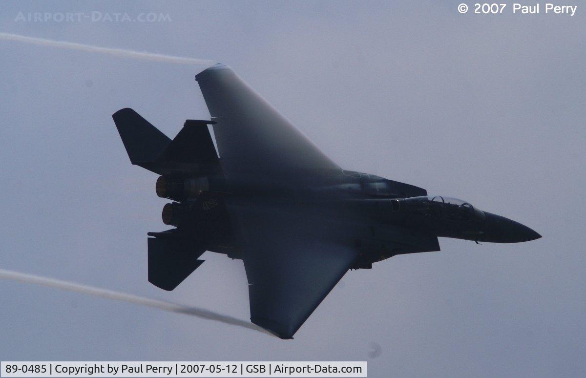 89-0485, 1989 McDonnell Douglas F-15E Strike Eagle C/N 1132/E107, Dig those wingtip vortices!