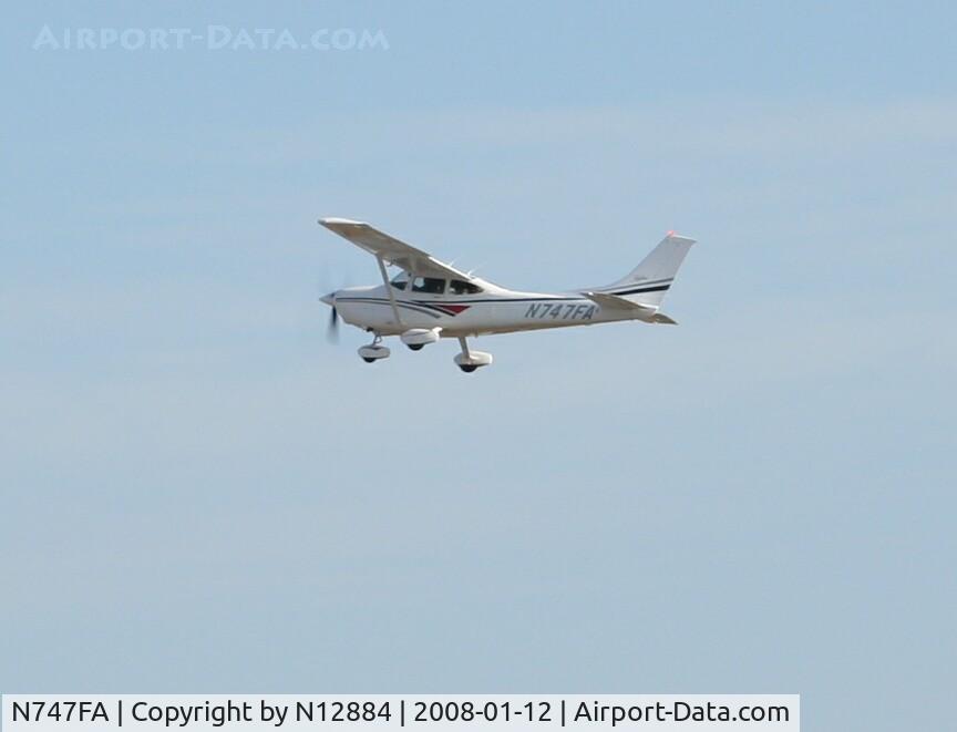 N747FA, 1998 Cessna 182S Skylane C/N 18280216, Caught in the air