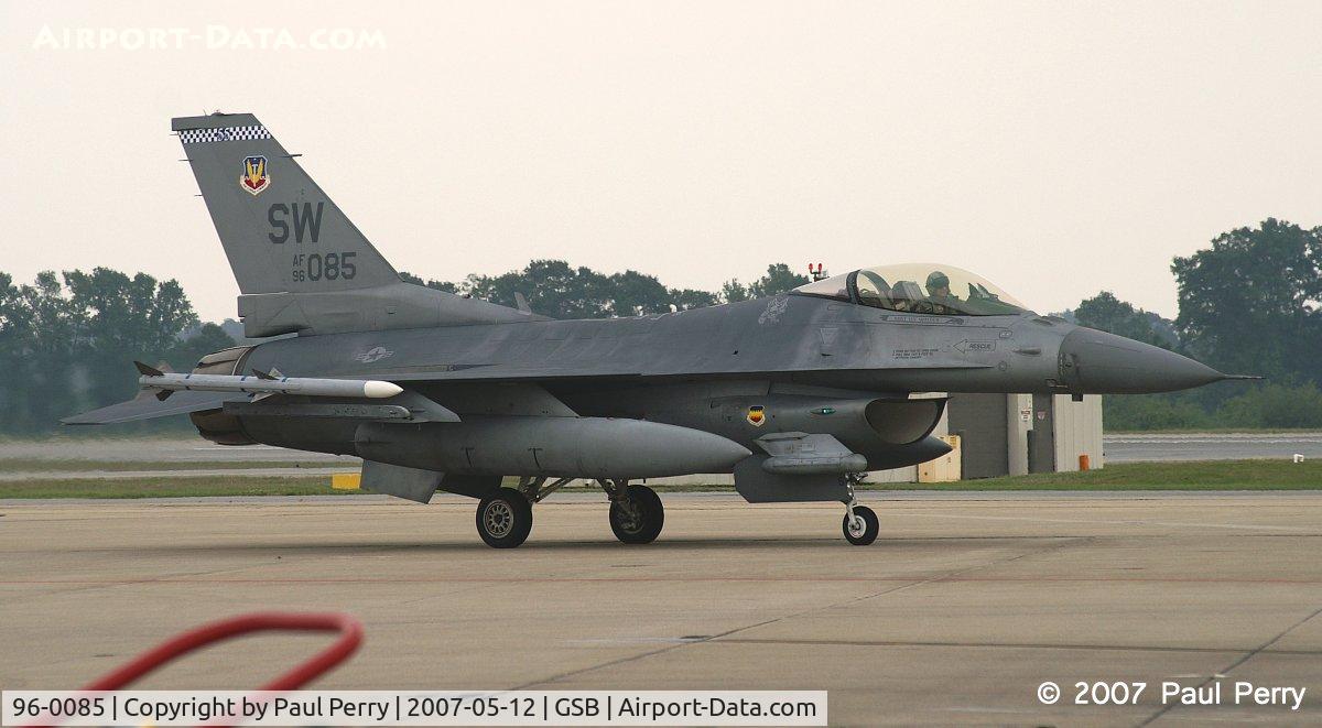 96-0085, 1996 Lockheed Martin F-16C Fighting Falcon C/N CC-207, Back from the Combined Arms Demo.  Good show too!