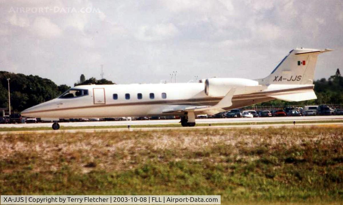 XA-JJS, 1998 Learjet 60 C/N 60-131, Mexican Learjet 60 taxies for departure at FLL in 2003