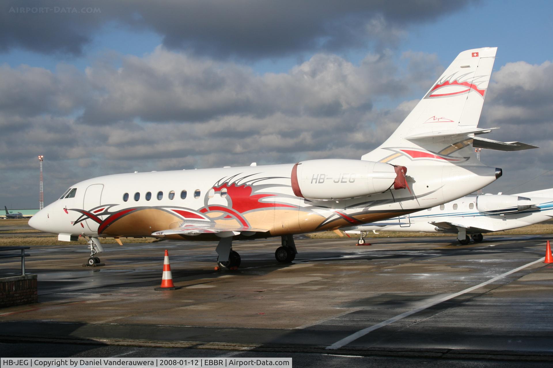 HB-JEG, 2004 Dassault Falcon 2000EX C/N 34, ABELAG apron