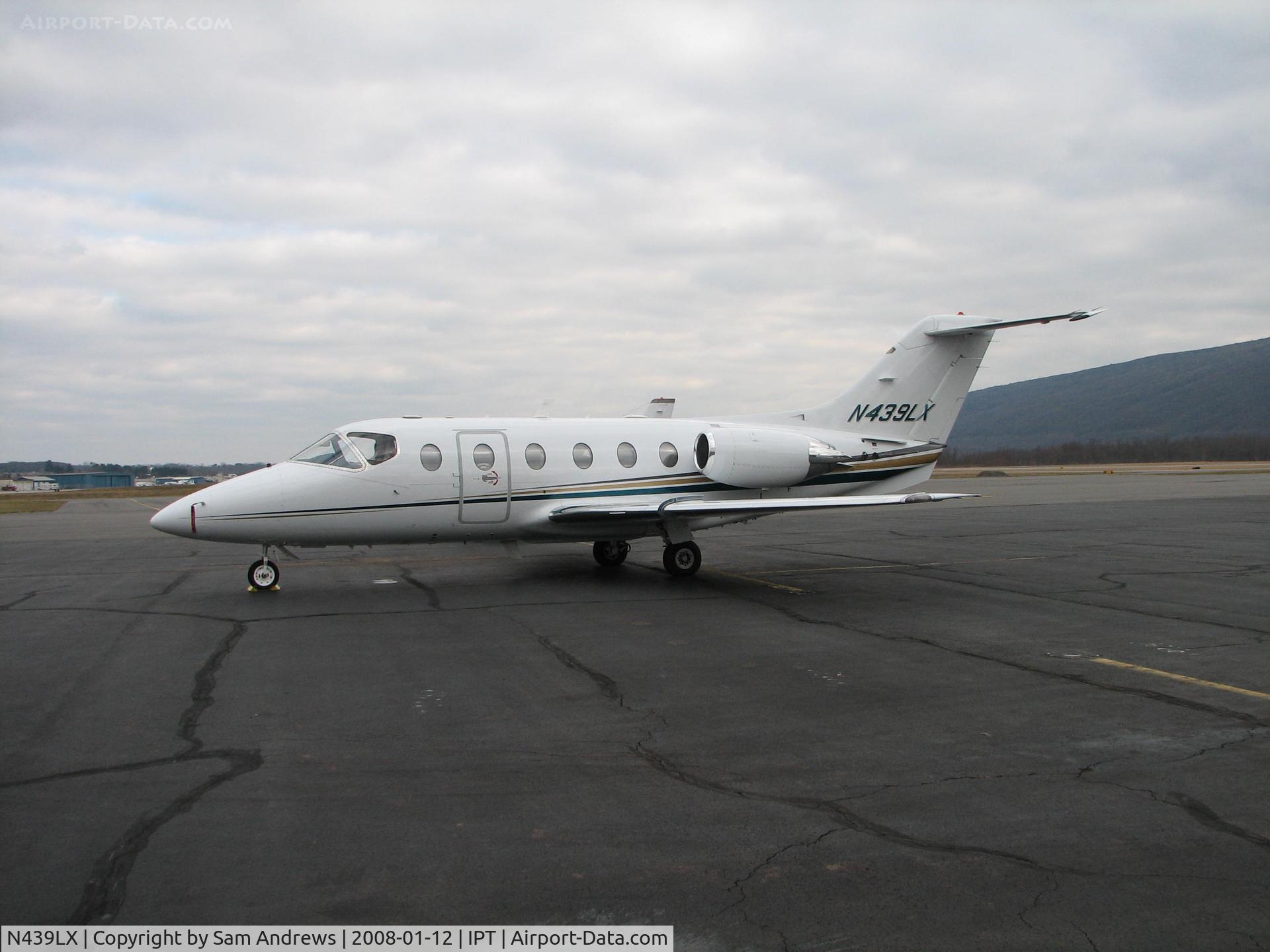 N439LX, 2000 Raytheon Aircraft Company 400A C/N RK-284, Sitting on the ramp at Williamsport