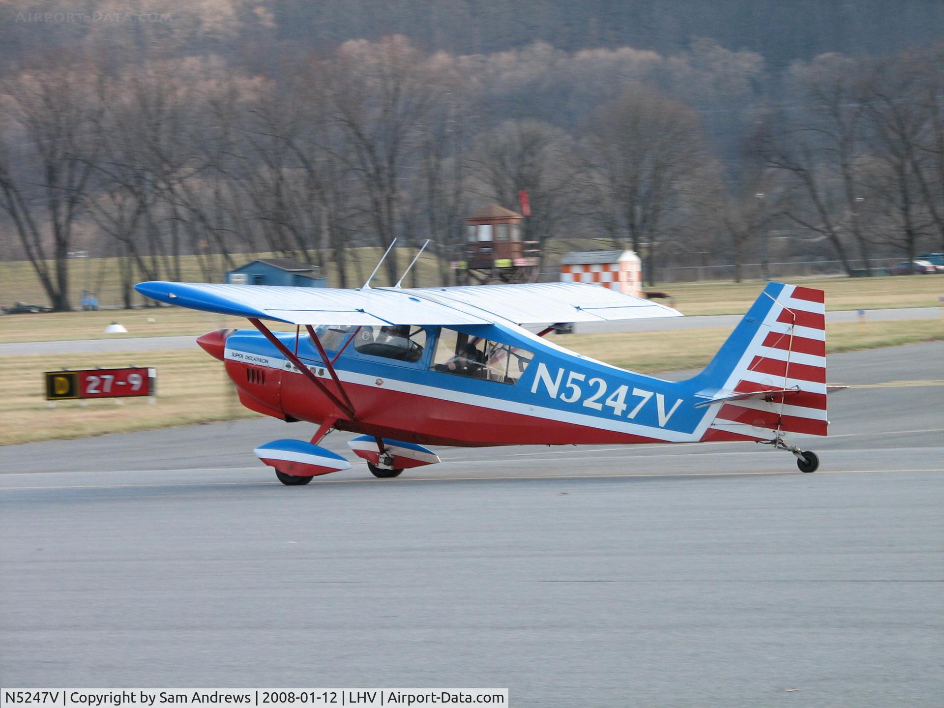 N5247V, Bellanca 8KCAB Super Decathlon C/N 38-72, Taxiied by while I was at LHV yesterday