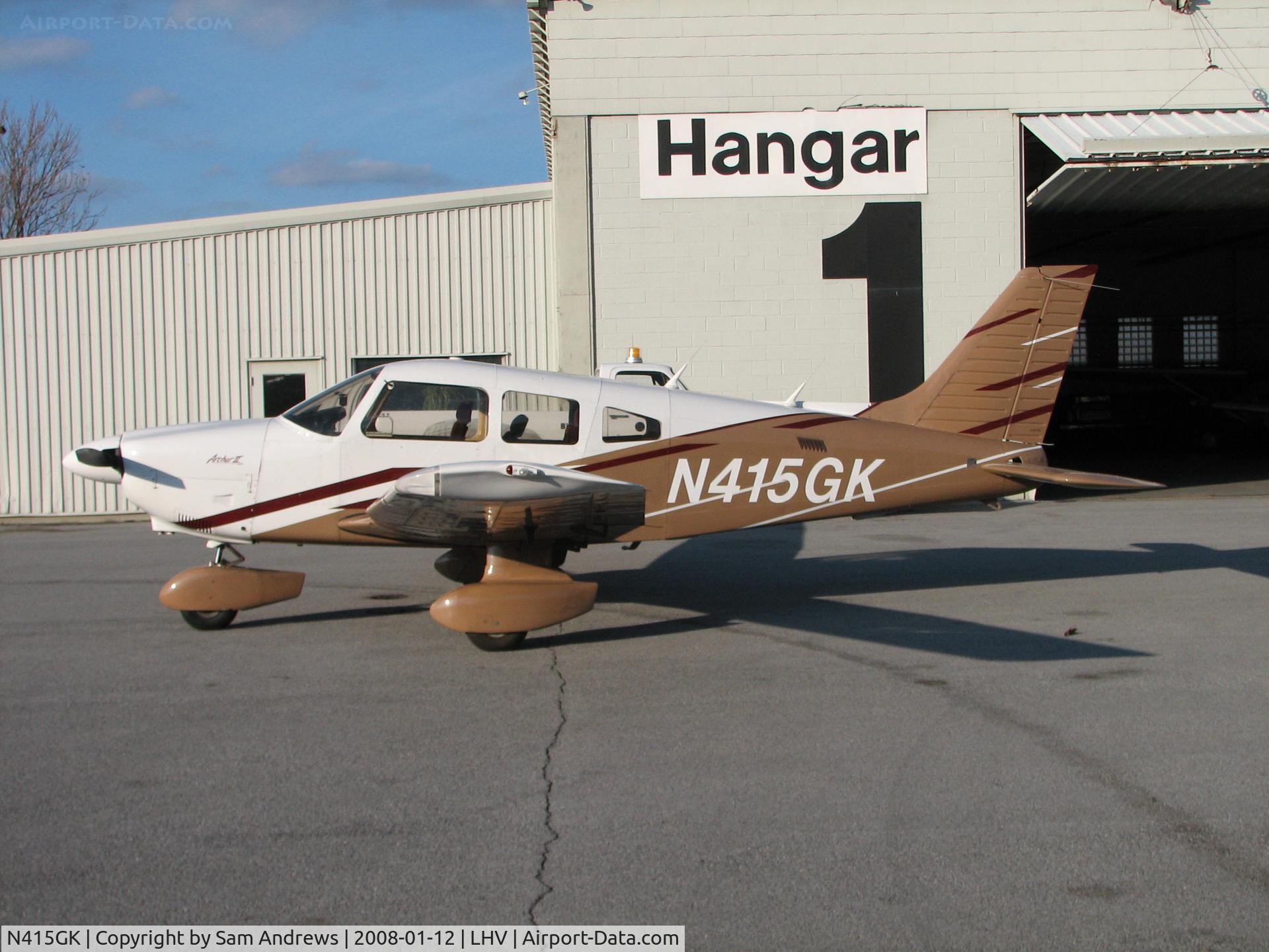 N415GK, 1982 Piper PA-28-181 Archer C/N 28-8290151, Sitting in the sun