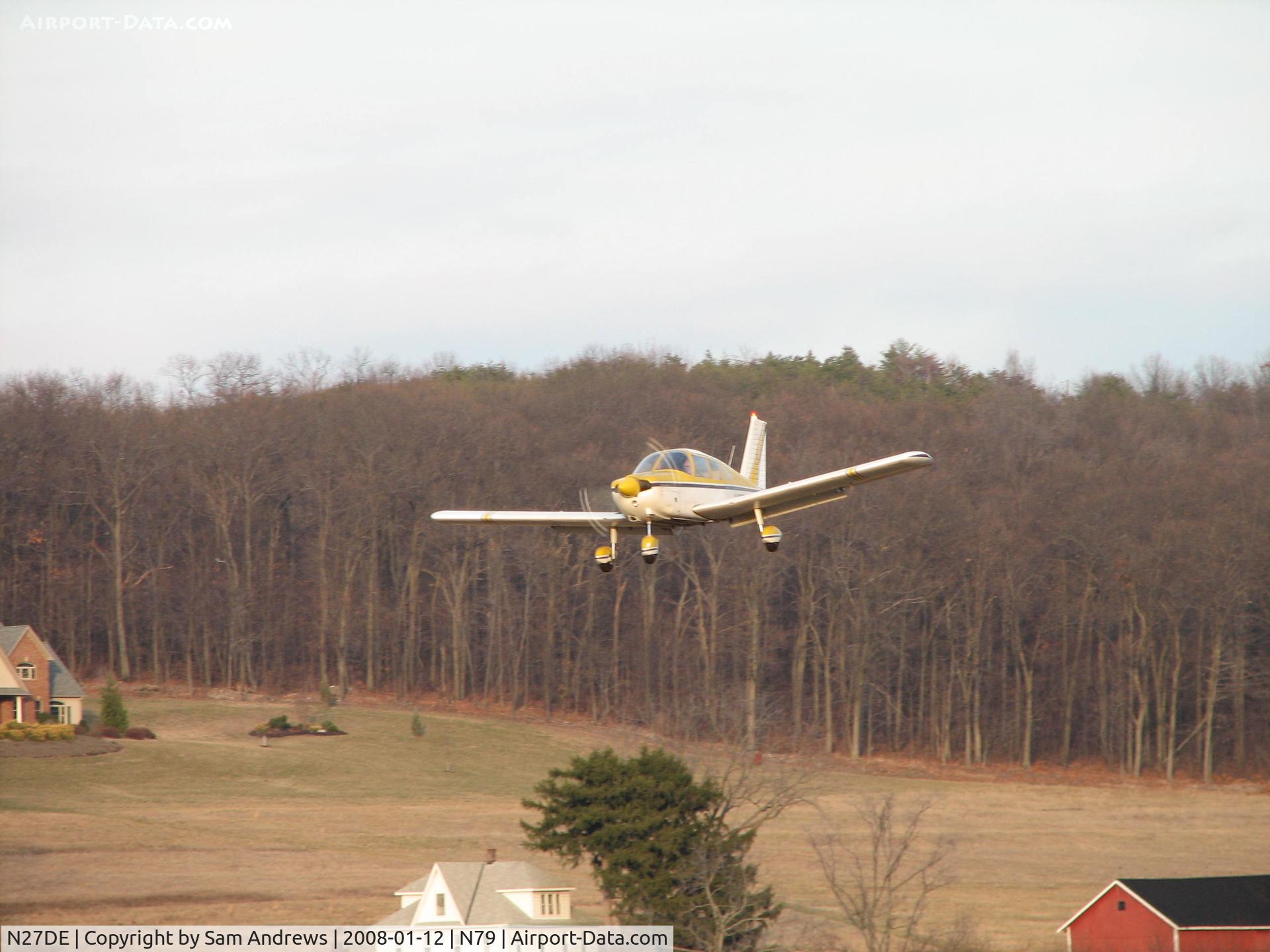 N27DE, 1969 Piper PA-28-180 C/N 28-5348, shorter final