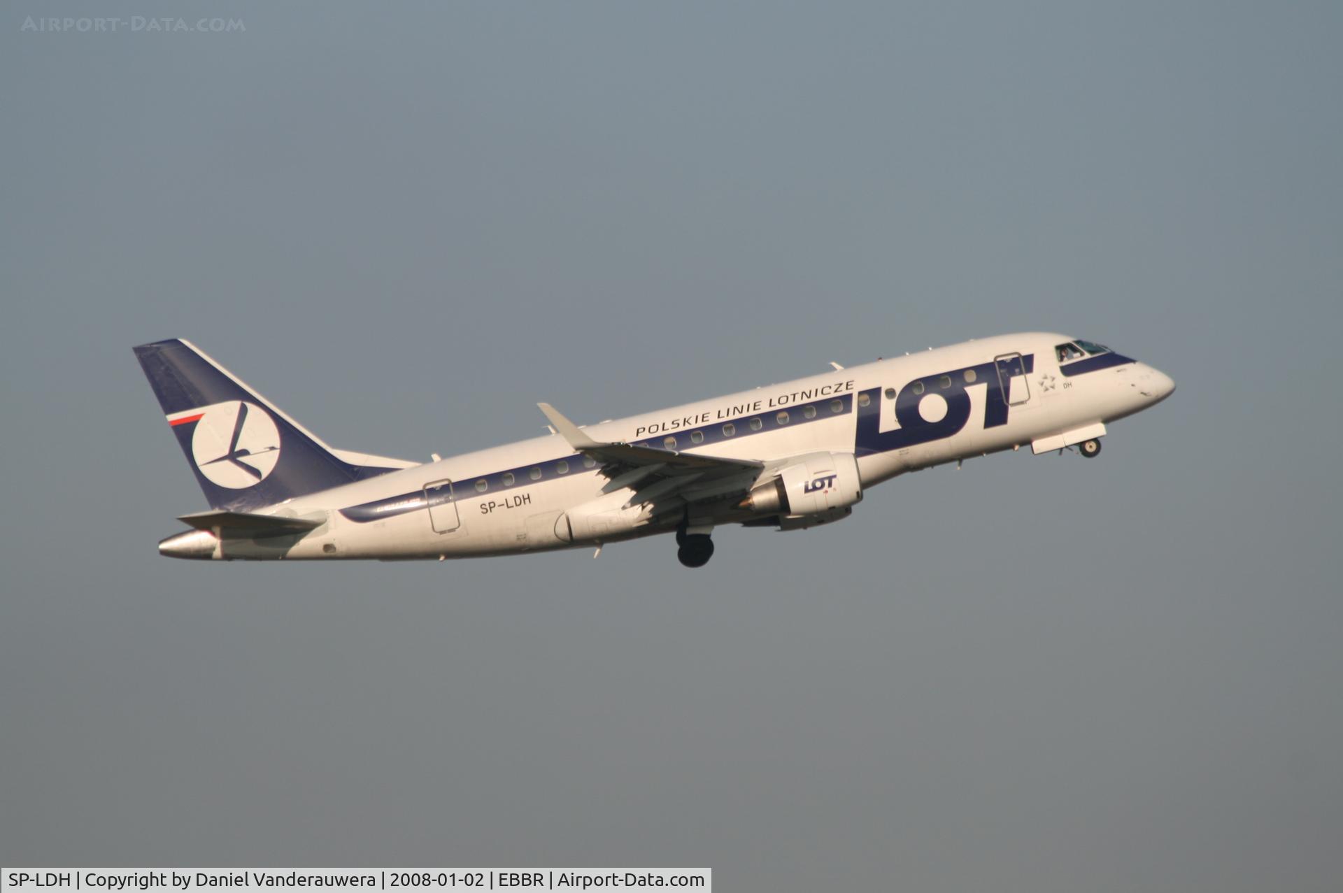 SP-LDH, 2005 Embraer 170LR (ERJ-170-100LR) C/N 17000069, flight LO240 is taking off from rwy 07R