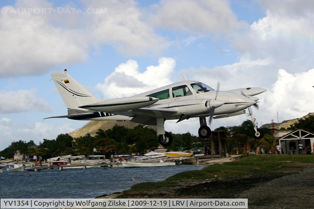 YV1354, Cessna 310K C/N 310K-0013, visitor