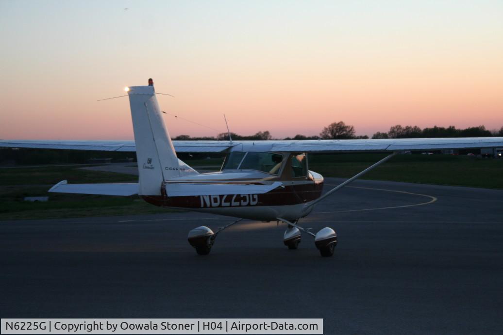 N6225G, 1970 Cessna 150K C/N 15071725, leaving for a night flight in OKlA