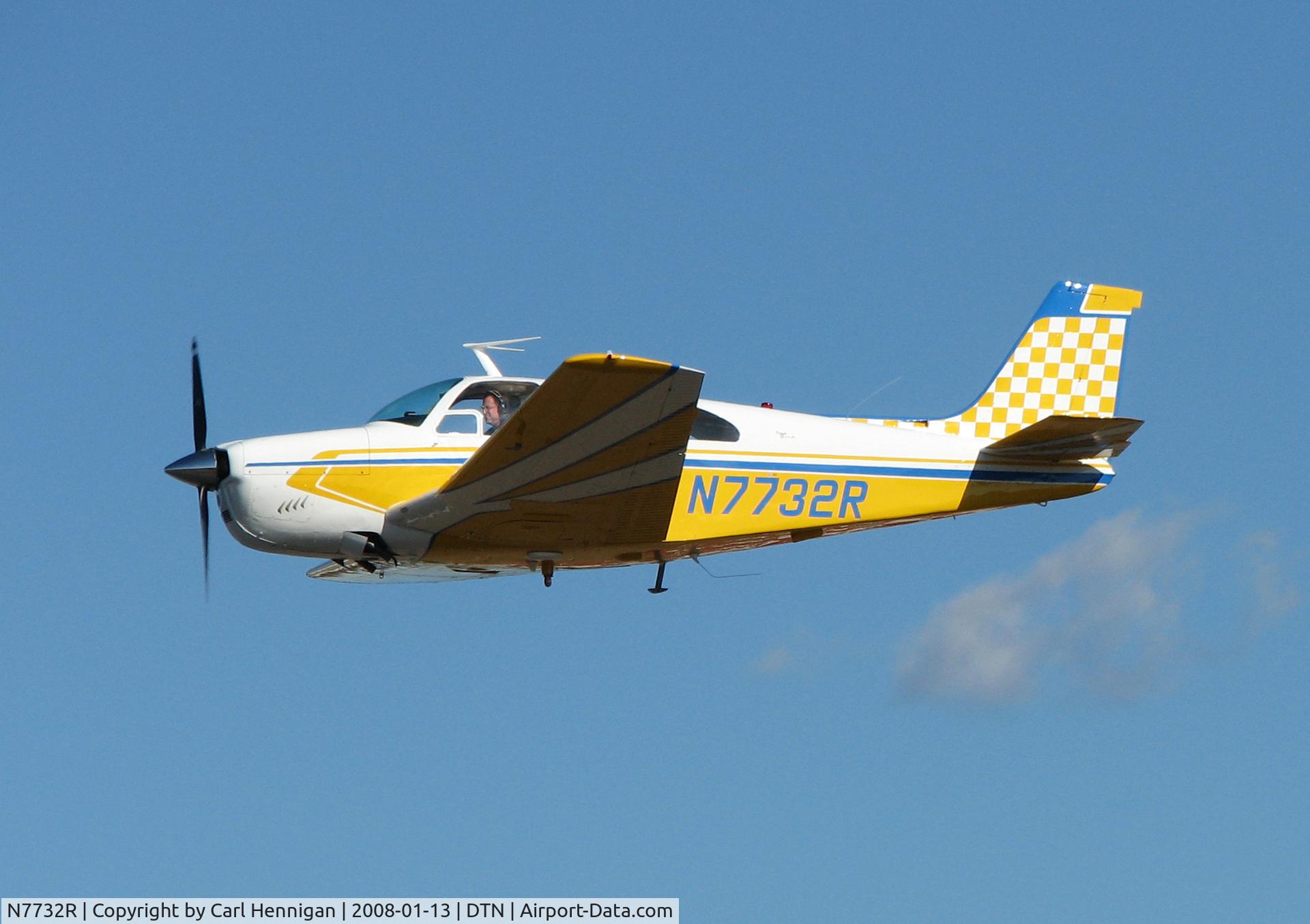 N7732R, 1968 Beech E33C Bonanza C/N CJ-7, Departing runway 32