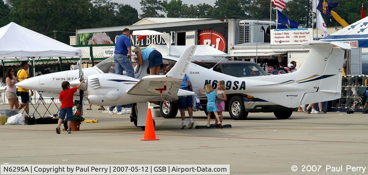 N629SA, 2006 Diamond DA-42 Twin Star C/N 42.AC011, She draws a crowd of young and old alike
