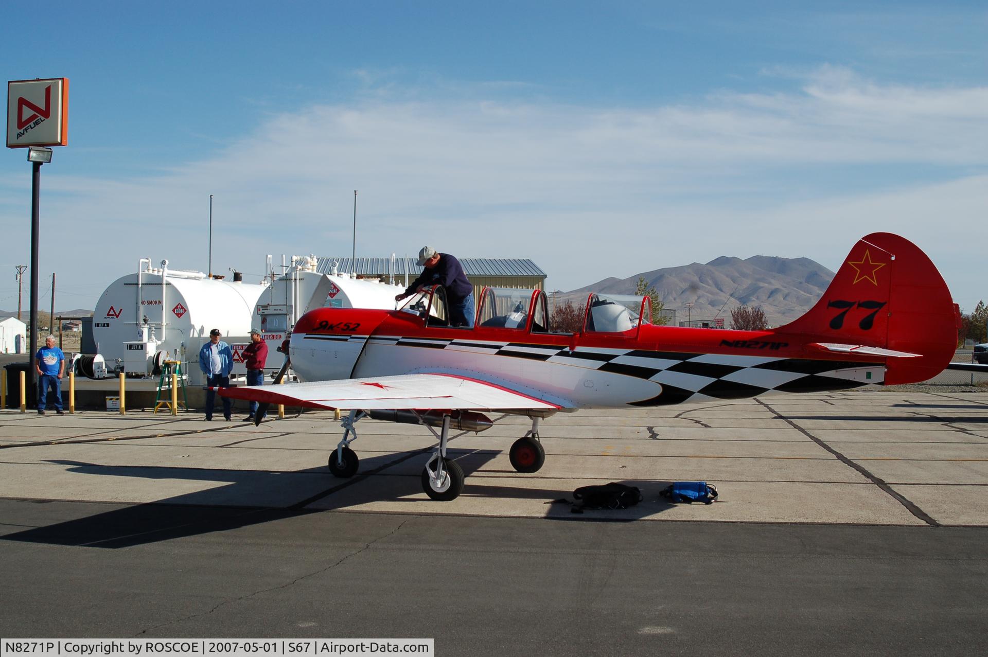 N8271P, 1981 Yakovlev Yak-52 C/N 811310, FLASHY