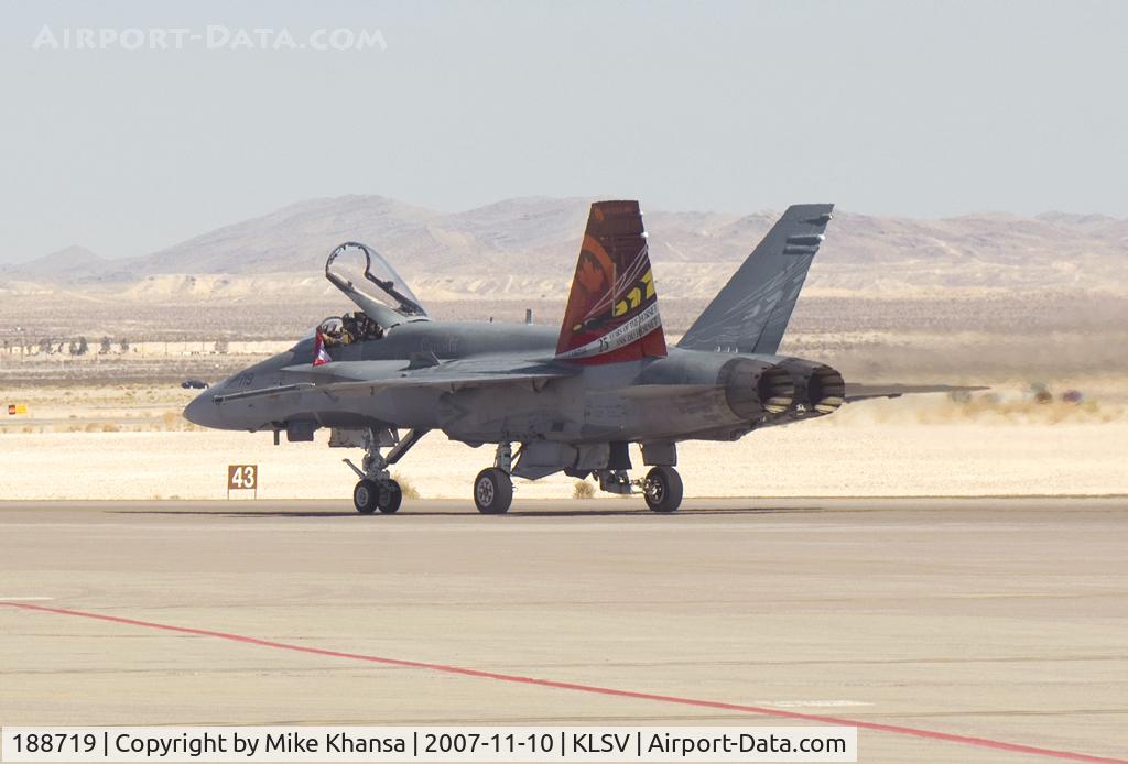 188719, McDonnell Douglas CF-188A Hornet C/N 0178/A139, Pilot of CF-188A Hornet waving his Canadian Flag after an impressive performance! Special Tail markings in Celebration of 