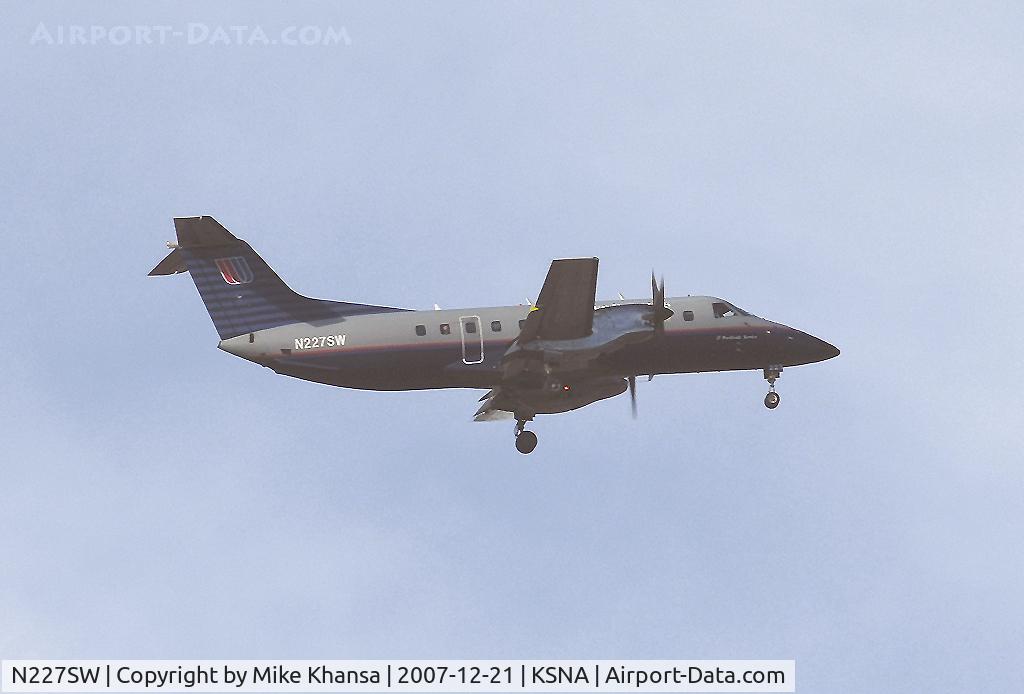 N227SW, 1995 Embraer EMB-120ER Brasilia C/N 120304, EMB-120ER on short final.