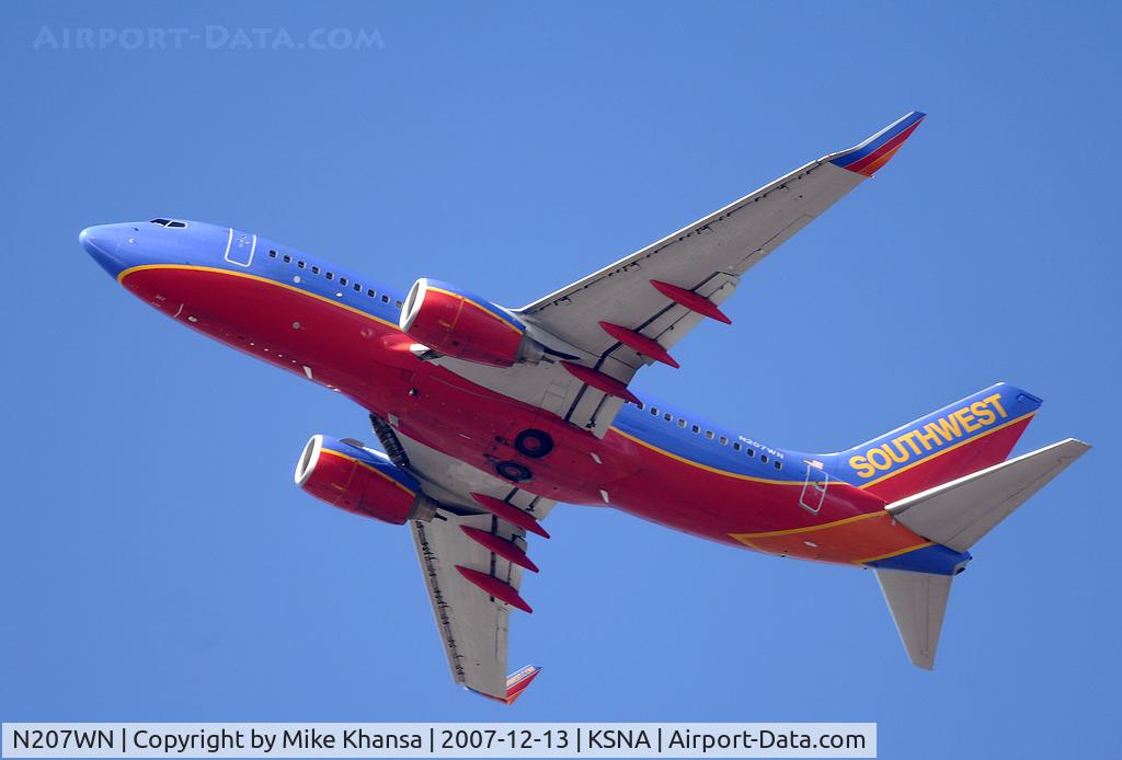N207WN, 2005 Boeing 737-7H4 C/N 34012, Southwest B737-7H4 lifting off on a gorgeous day.