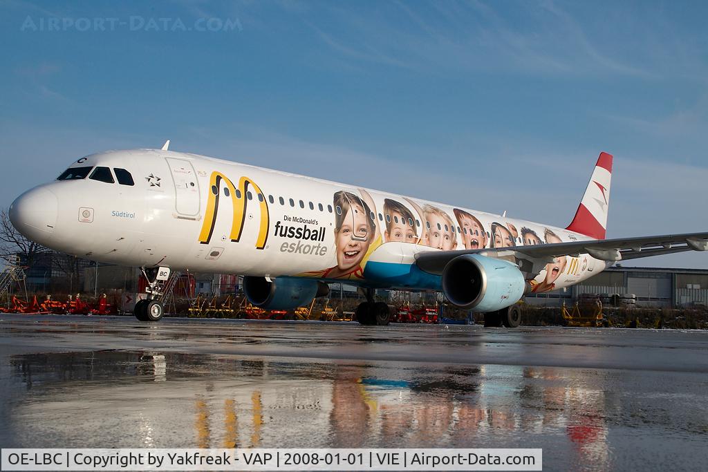 OE-LBC, 1996 Airbus A321-111 C/N 581, Austrian Airlines Airbus 321 in Euro 2008 colors - reflection