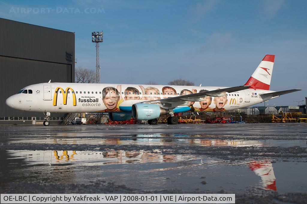 OE-LBC, 1996 Airbus A321-111 C/N 581, Austrian Airlines Airbus 321 in Euro 2008 colors - reflection