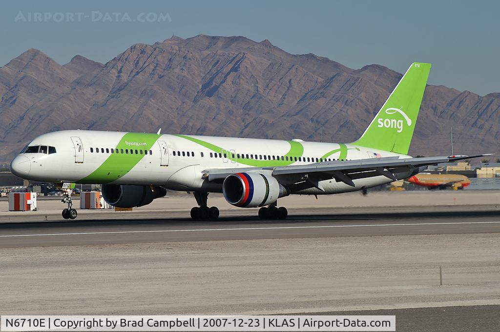 N6710E, 2000 Boeing 757-232 C/N 30482, Delta Airlines - not 'Song' anymore / 2000 Boeing 757-232 - note: see the Delta colors on the engine cover.