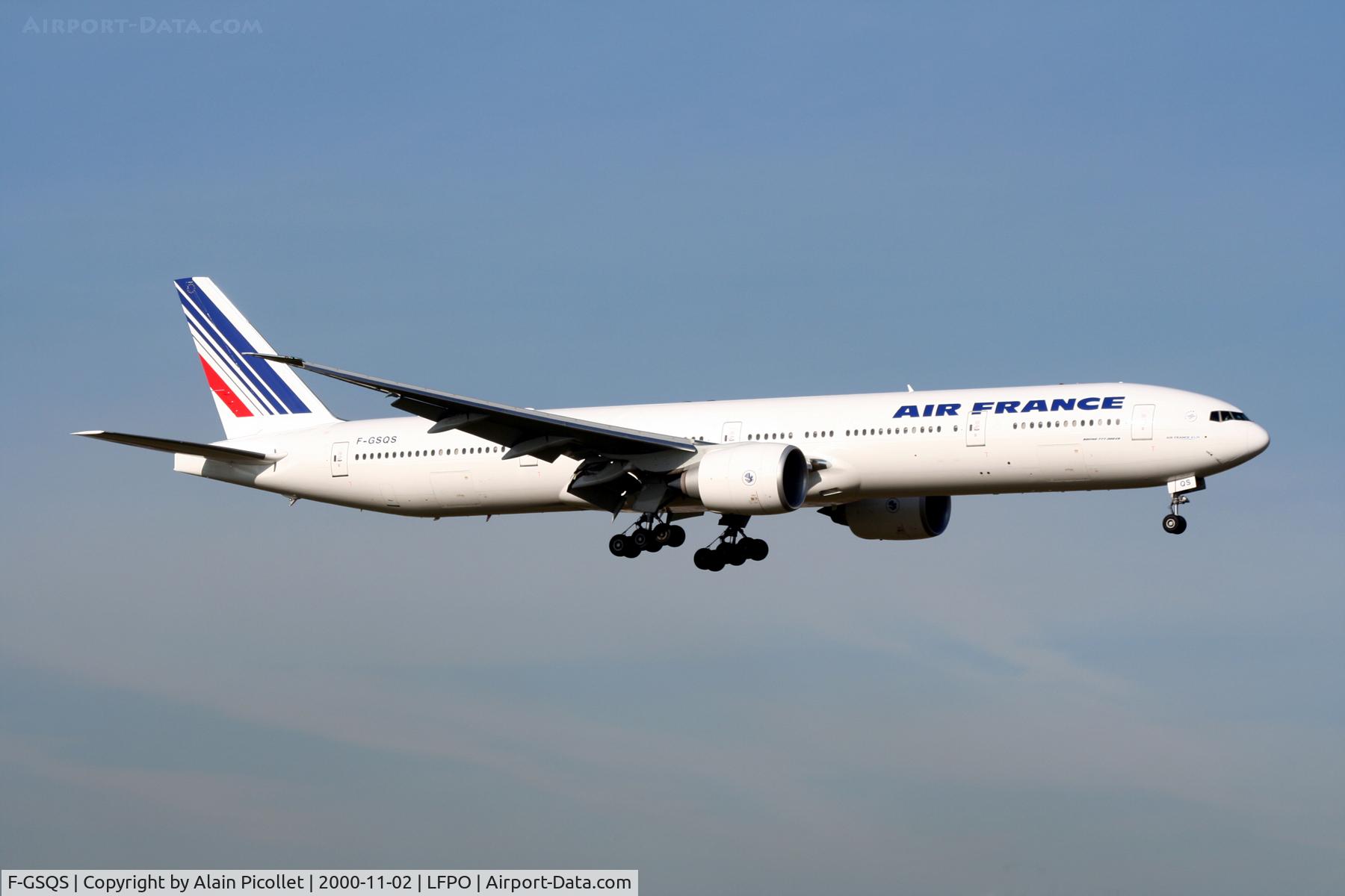 F-GSQS, 2007 Boeing 777-328/ER C/N 32962, landing
