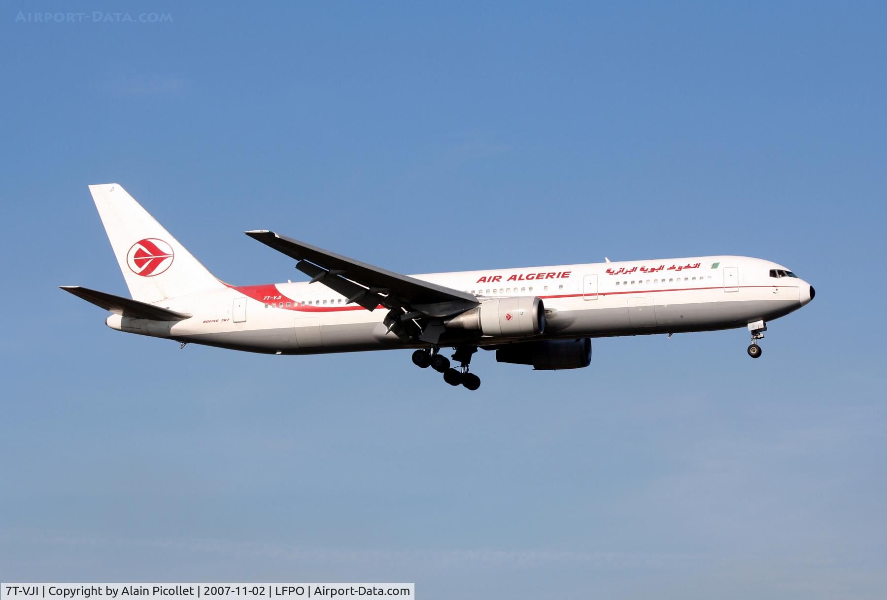 7T-VJI, 1990 Boeing 767-3D6 C/N 24768, landing