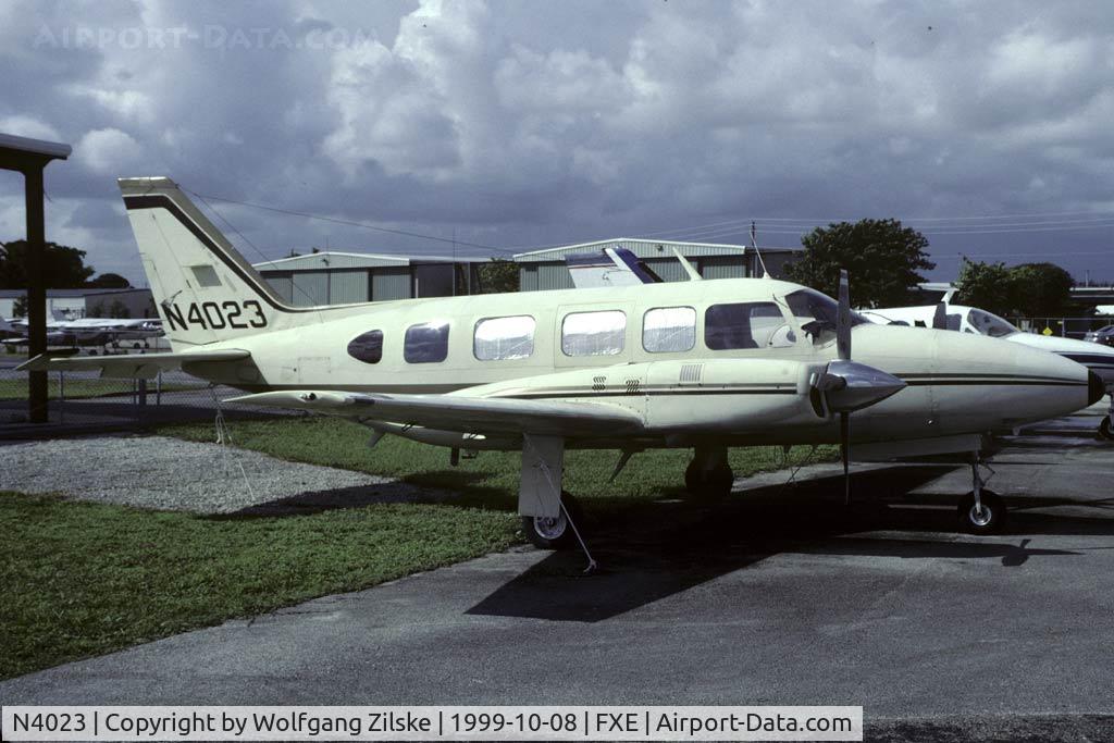 N4023, Piper PA-31-350 Chieftain C/N 31-8152067, visitor