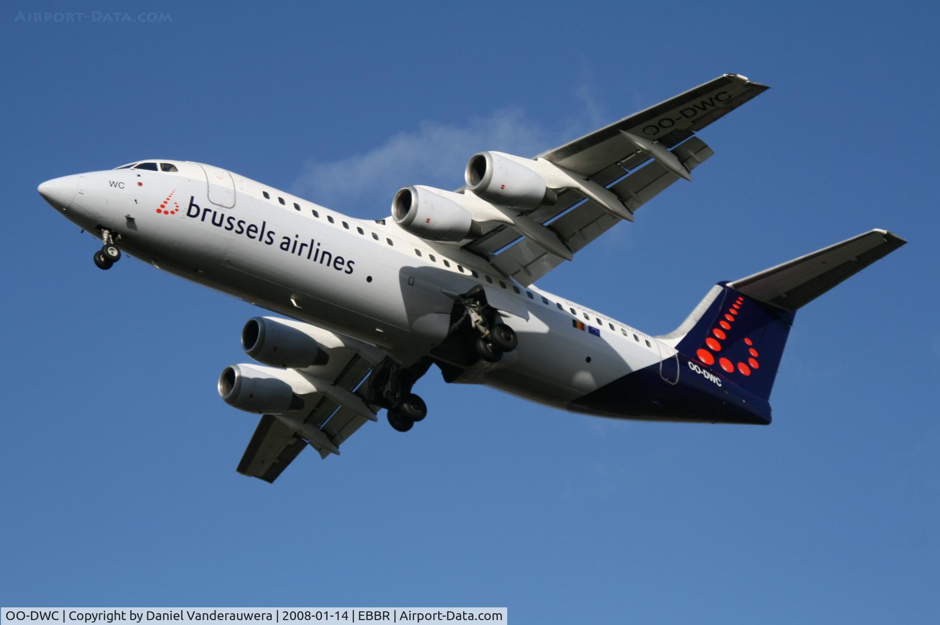 OO-DWC, 1998 British Aerospace Avro 146-RJ100 C/N E3322, arrival of flight SN2582 to rwy 25R