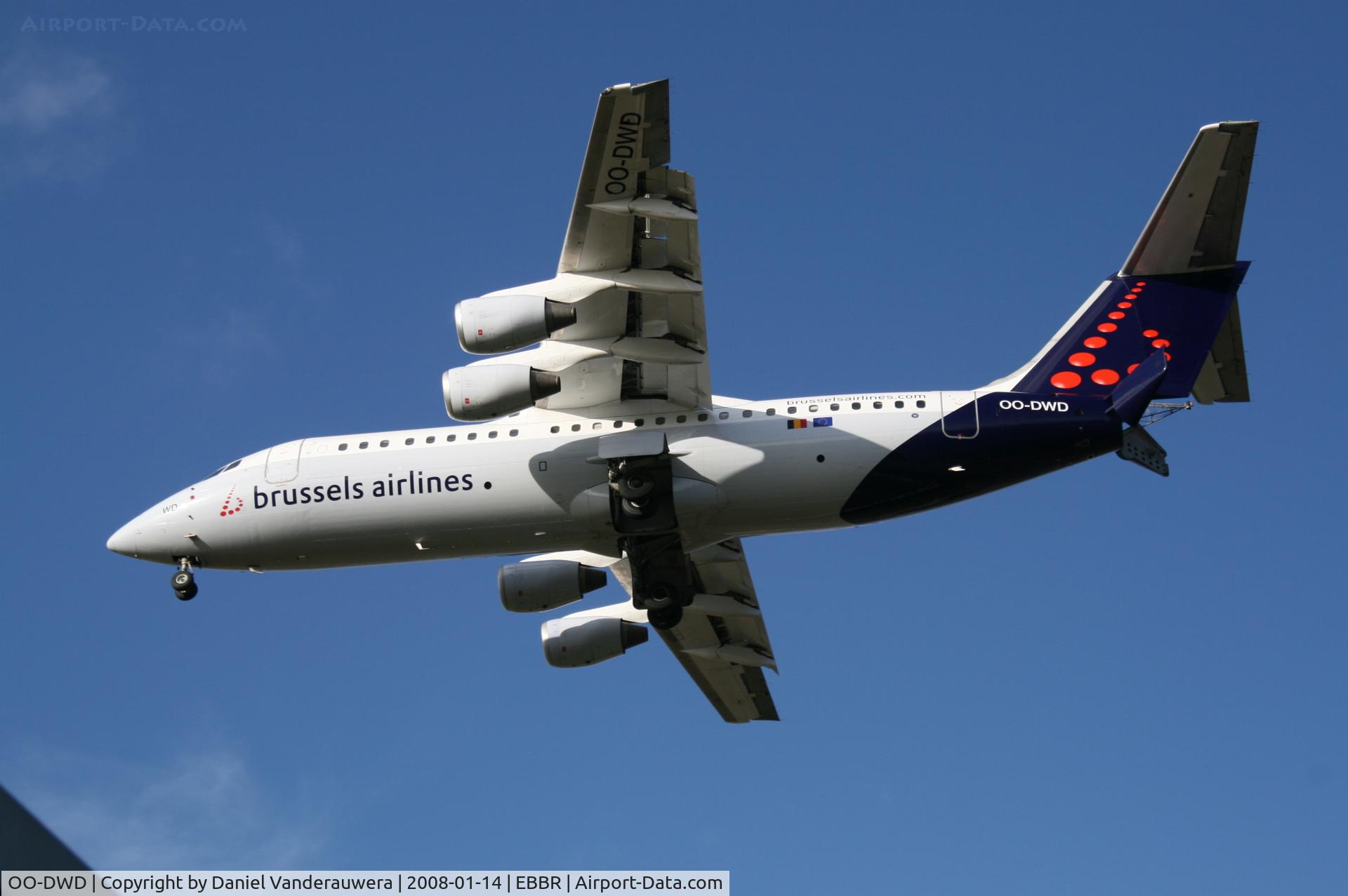 OO-DWD, 1998 British Aerospace Avro 146-RJ100 C/N E3324, arrival of flight SN2716 to rwy 25R