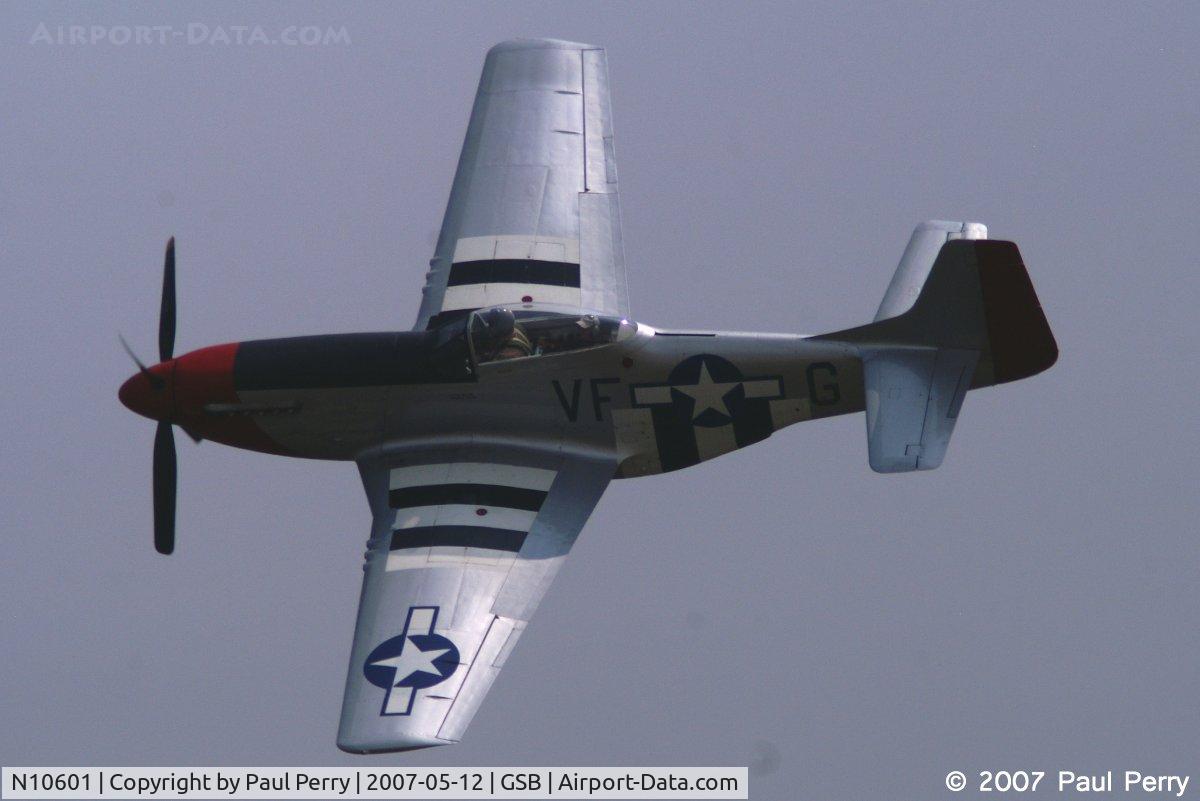 N10601, 1944 North American P-51D Mustang C/N 122-40383, Banking around