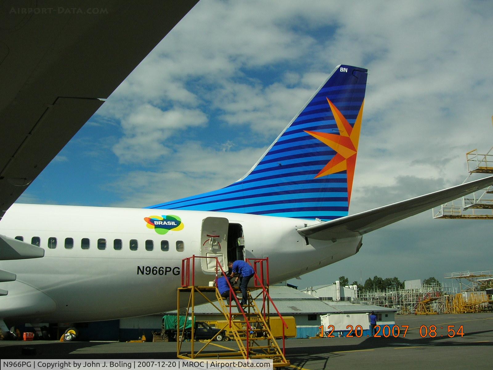 N966PG, 1998 Boeing 737-76N C/N 28577, 