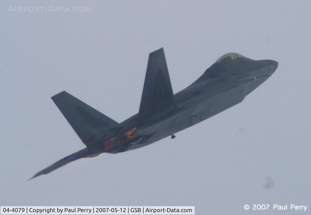 04-4079, 2004 Lockheed Martin F-22A Raptor C/N 4079, Entering the airshow box, she had an air-start this day