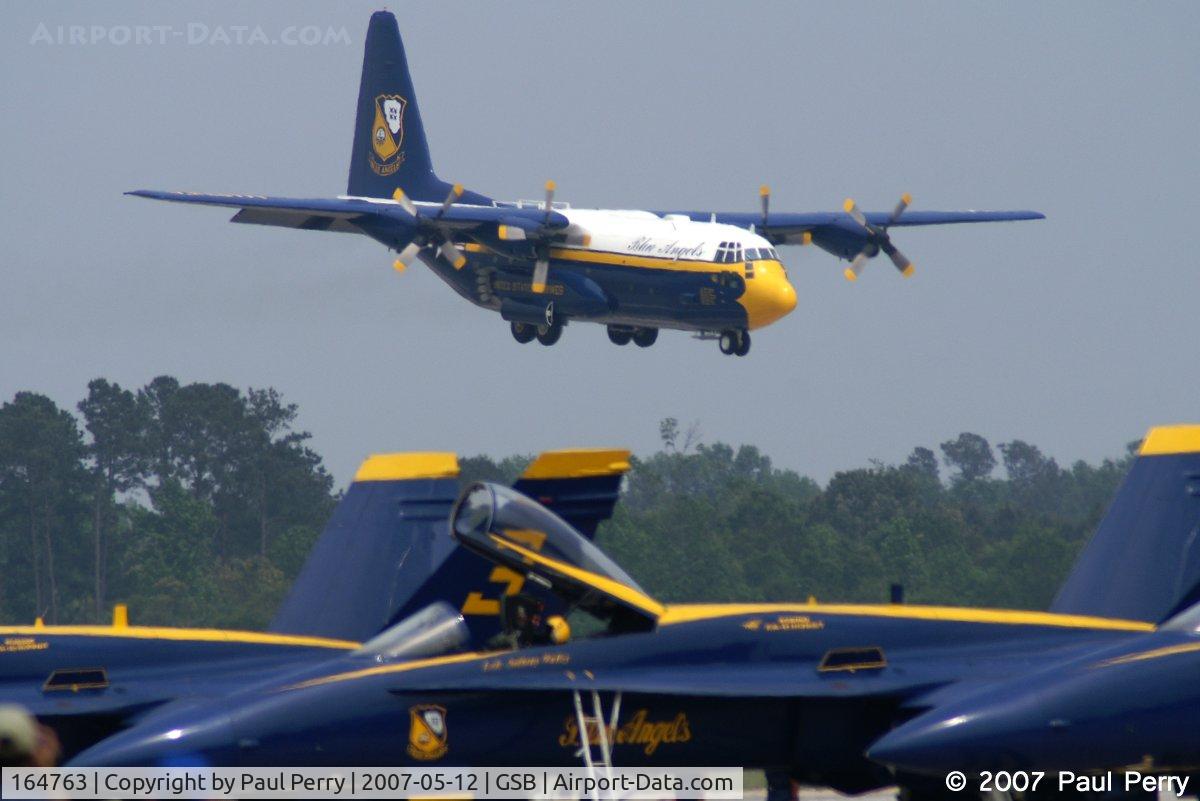 164763, 1992 Lockheed C-130T Hercules C/N 382-5258, The Herc nosing to the runway