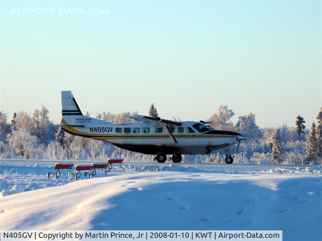 N405GV, 2001 Cessna 208B Grand Caravan C/N 208B0892, Hageland Aviation Taxiing at Kwethluk, Alaska